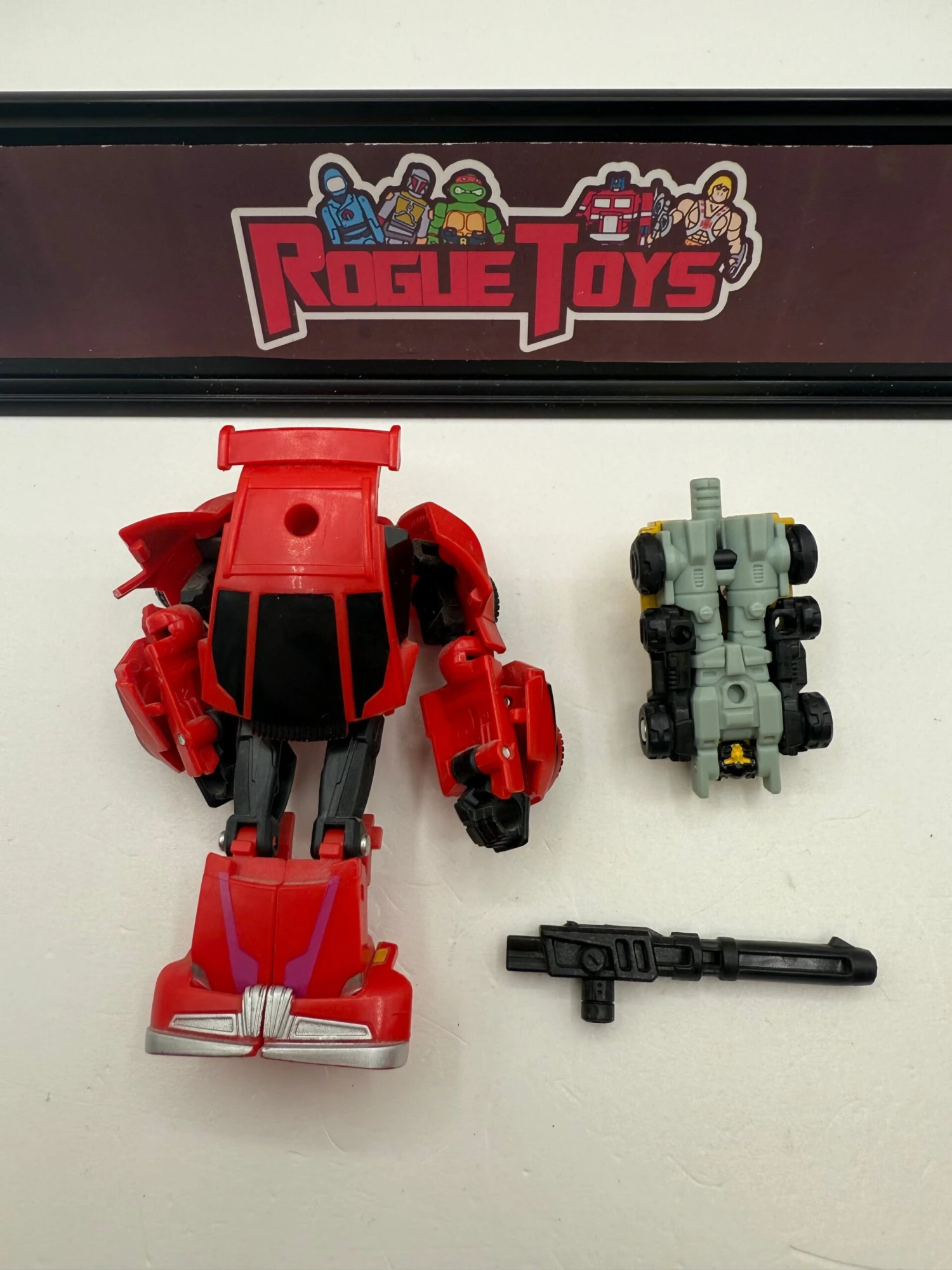 Las Vegas West Hasbro Transformers Generations Legends Class Thrilling 30 Autobot Cliffjumper & Suppressor 4 Las Vegas West Hasbro Transformers Generations Legends Class Thrilling 30 Autobot Cliffjumper & Suppressor - Image 2