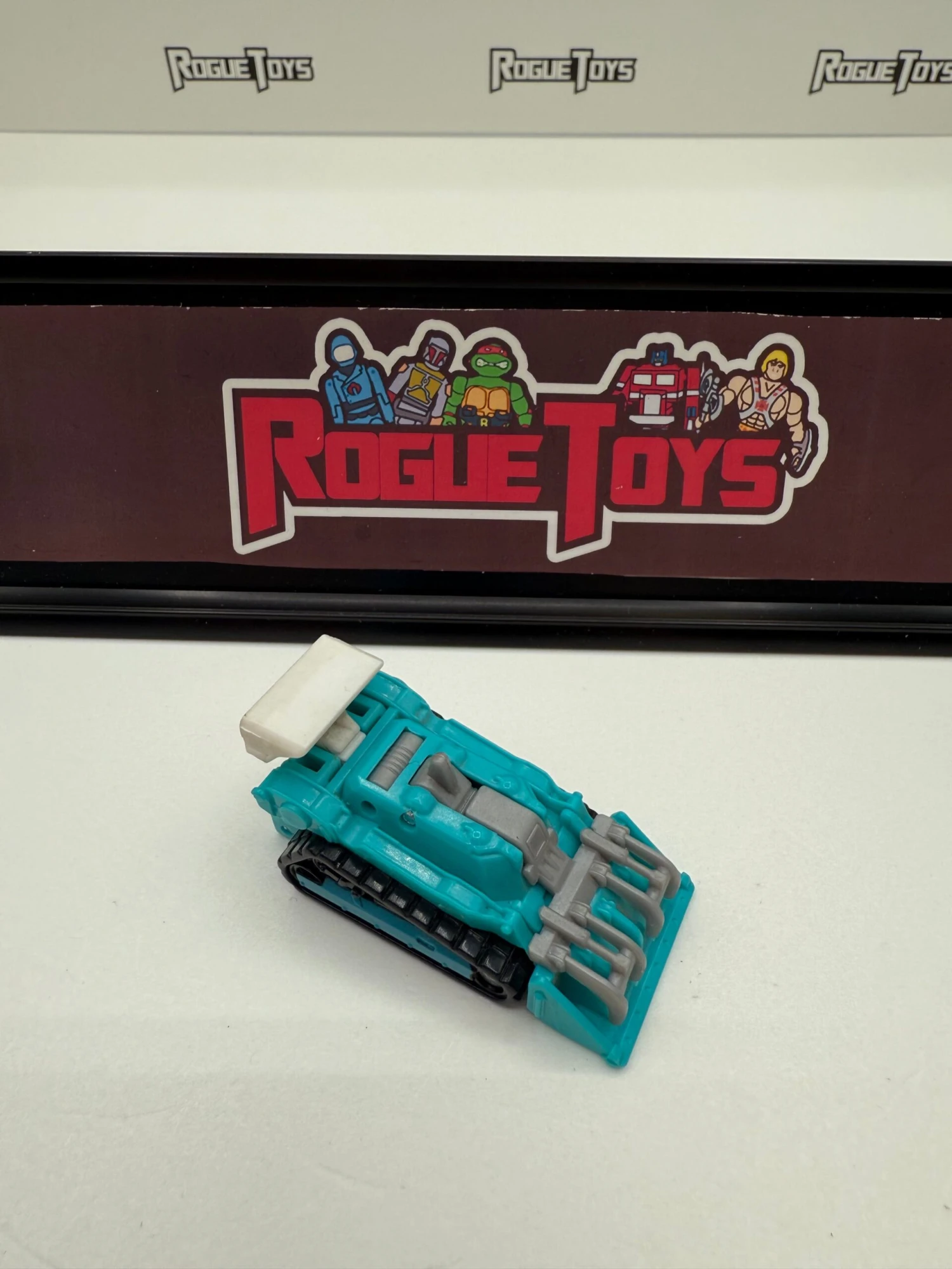 Las Vegas Downtown Hasbro Transformers Generations Legends Class Thrilling 30 Autobot Tailgate & Groundbuster 5 Las Vegas Downtown Hasbro Transformers Generations Legends Class Thrilling 30 Autobot Tailgate & Groundbuster - Image 3